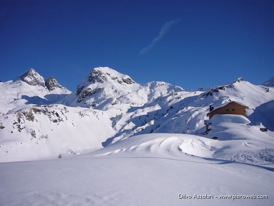 20 Il rifugio Calvi.JPG